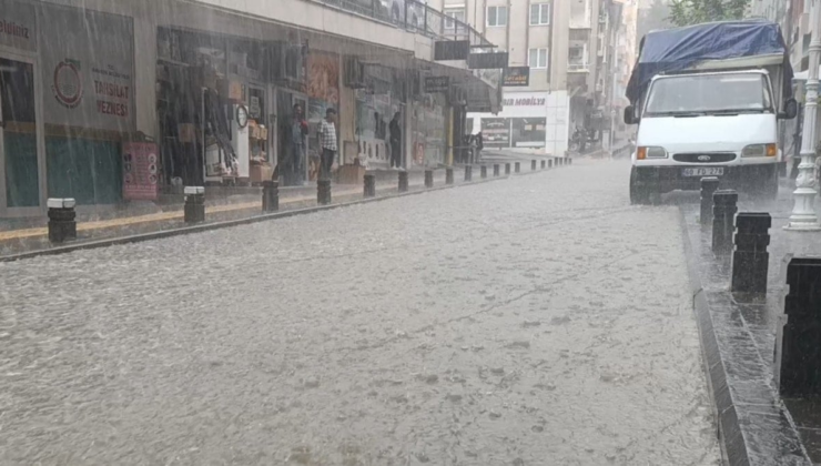 Amasya'yı dolu ve sağanak vurdu