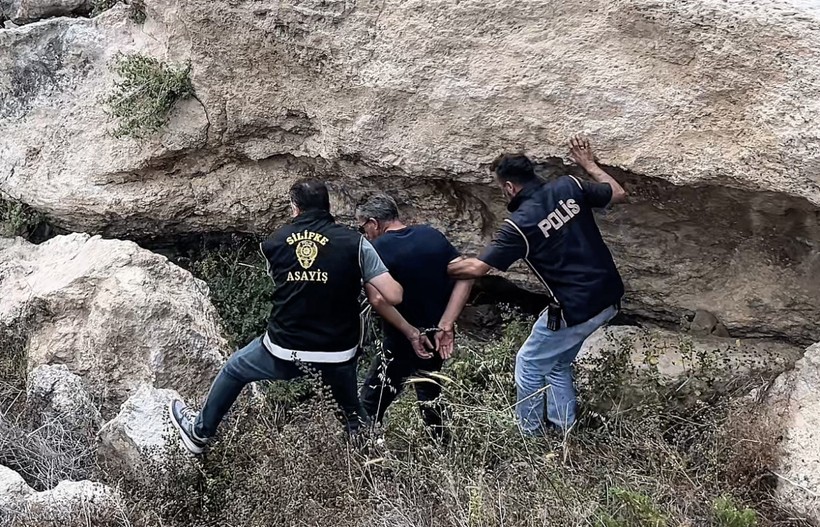 Mersin'de 17 yıl cezalı firari mağarada yakalandı - Resim : 1