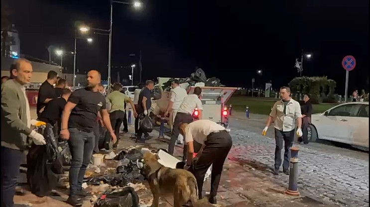 İzmir'de grev 5. gününde: Kriz büyüyor, Başkan Tugay çöp topladı - Resim : 2