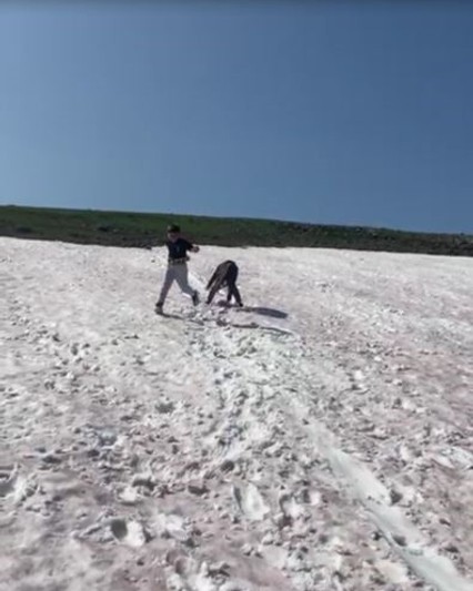 Aynı gün iki mevsim! Haziran ayında Ardahan'da kar manzarası - Resim : 1