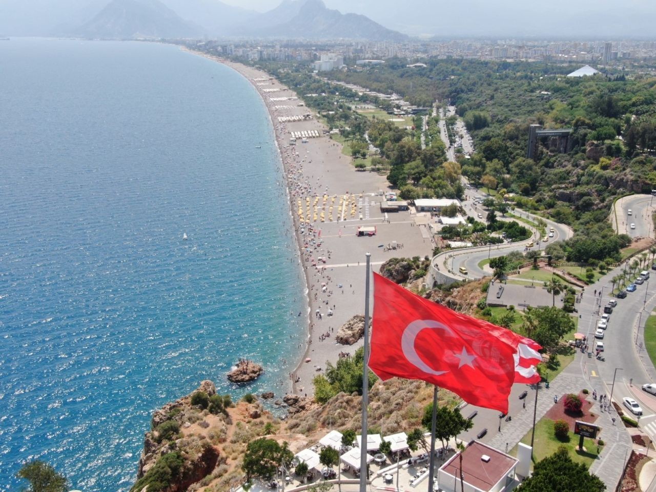Antalya'da termometreler 35 derece! Sınav sonrası öğrenciler soluğu denizde aldı - Resim: 4