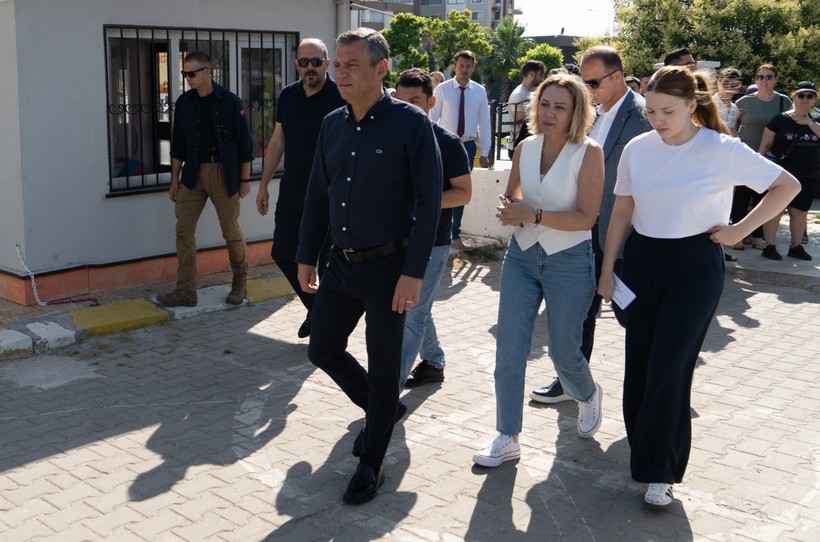 CHP Lideri Özel, YKS'nin ikinci oturumunda da Nehir Zeyrek'in yanındaydı - Resim : 1