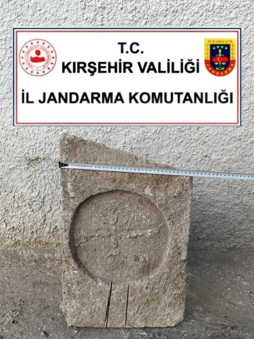 Jandarma durdurdu, içinden Bizans dönemine ait mezar steli çıktı - Resim : 1