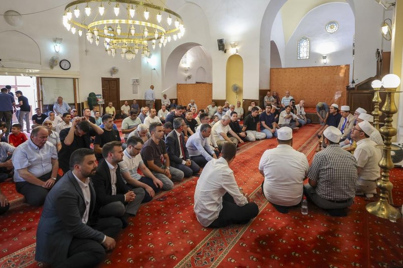 Özgür Özel, Ferdi Zeyrek'in mevlidine katıldı - Resim : 1
