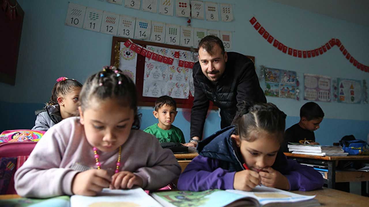 2025 YILI İL DIŞI ATAMA: Öğretmenlerin il dışı tayin sonuçları ne zaman, saat kaçta açıklanacak? - Resim: 1