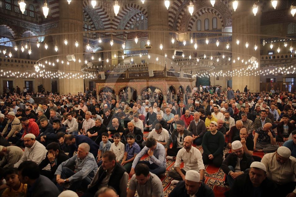 İzmir bayram namazı: İzmir'de bayram namazı saat kaçta kılınacak? İzmir'in Kurban Bayramı namaz vakti ve saati... - Resim: 2