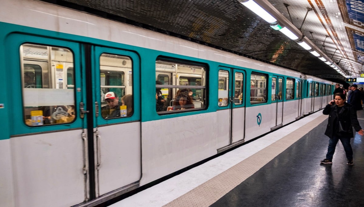 Metroya bindi, koltukta gördükleri karşısında şaşkına döndü