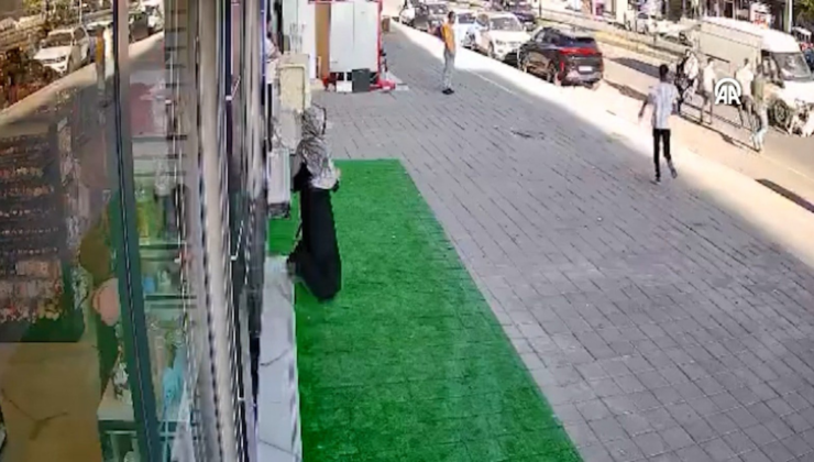 Yola taşan kavgada minibüsün altında ezilerek öldü!