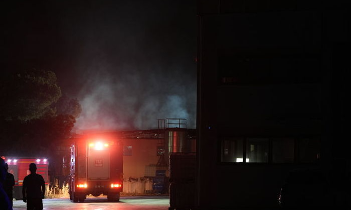 İzmir'de cam fabrikasında yangın