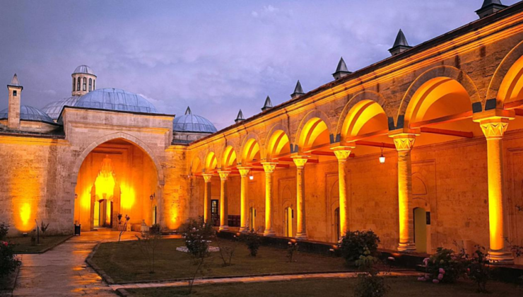 Osmanlı'nın şifahanesi Bayezid Külliyesi'nde gece müzeciliği başlıyor