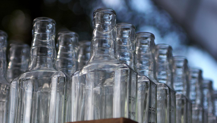 Cam şişelerde daha fazla mikroplastik olabilir
