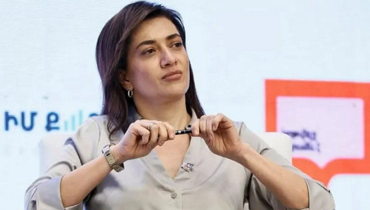 First Lady'nin Antalya tatili ülkeyi karıştırdı