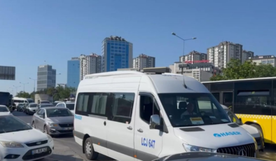 İETT otobüsü kaza yaptı: Trafik kilitlendi