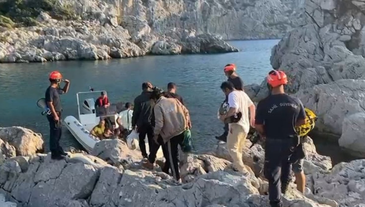 Kayalıklarda mahsur kalan göçmenler kurtarıldı