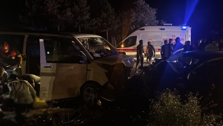 Sivas'ta 'ters şerit' kazası: 1 ölü, 8 yaralı