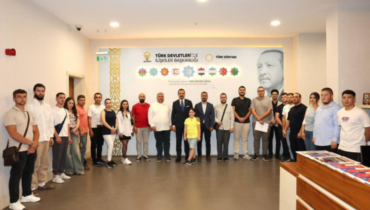 Kürşad Zorlu Azerbaycan ve Bulgaristan'dan gelen öğrencileri kabul etti