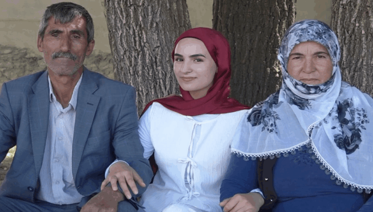 Kızına YKS çıkışı yaptığı duygusal karşılama sosyal medyayı salladı