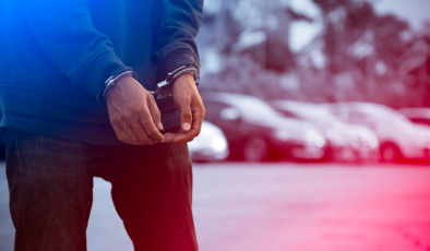 Kendilerini polis ve savcı gibi tanıtarak dolandırıcılık yapan 13 kişi tutuklandı