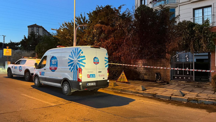 Elektrik kablolarında çıkan yangın doğal gaz kutusuna sıçradı