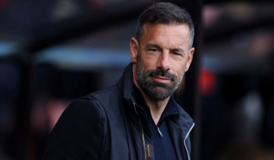 Ruud van Nistelrooy gönderildi