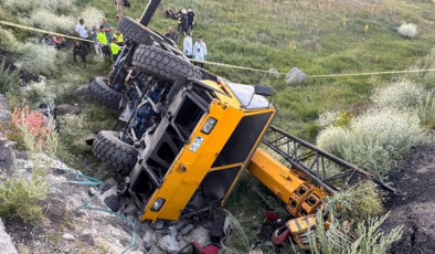 Erzurum'da vinç devrildi: 1 ölü