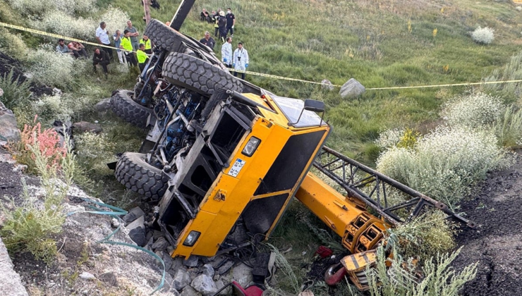 Erzurum'da vinç devrildi: 1 ölü