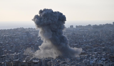 Soykırımcı İsrail ordusu, Lübnan'ın güneyinde bir binayı bombaladı