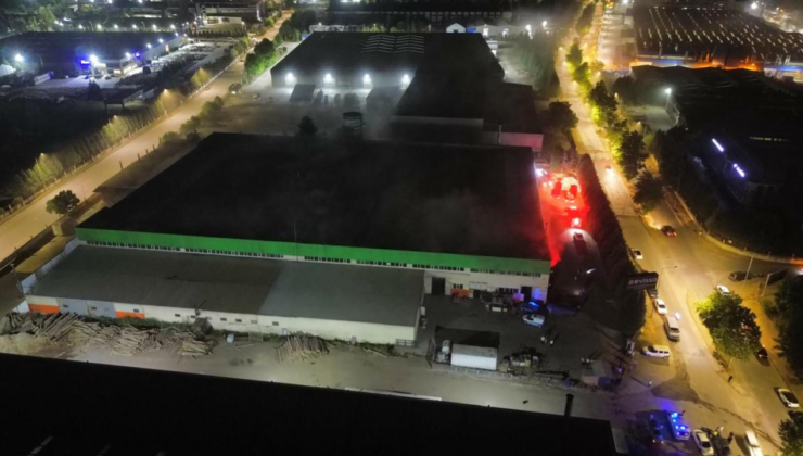 Düzce'de mobilya fabrikasında yangın