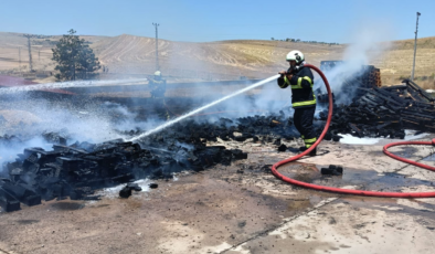 Depo bahçesinde yangın! Verdiği zarar dudak uçuklattı