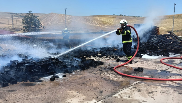 Depo bahçesinde yangın! Verdiği zarar dudak uçuklattı