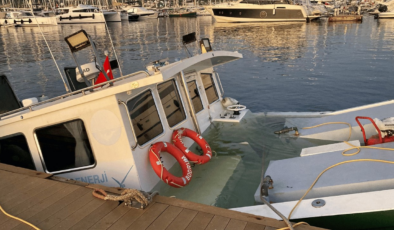 Bodrum'da şişme bot kazası: Atık toplama teknesi su aldı