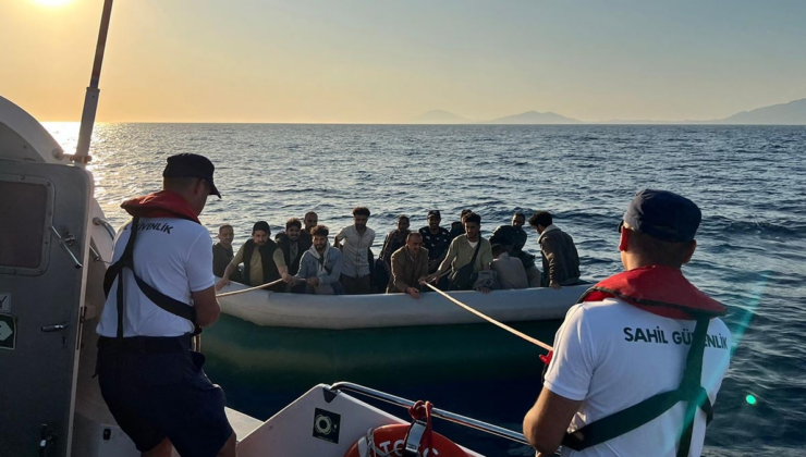Datça açıklarında sürüklenen lastik bottaki 14 göçmen kurtarıldı