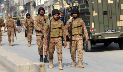 Pakistan'da bombalı saldırı! 13 asker öldü, 24 kişi yaralandı