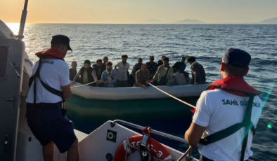 Muğla açıklarında 14 düzensiz göçmen kurtarıldı