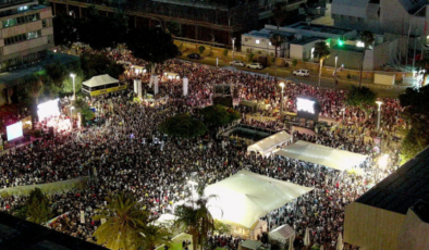 Tel Aviv'de binlerce kişiden protesto