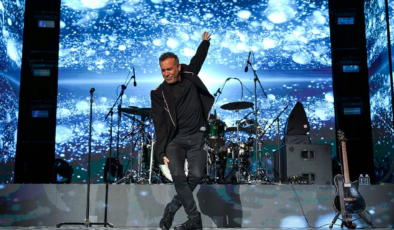 Haluk Levent, 30. sanat yılını Harbiye'de kutladı