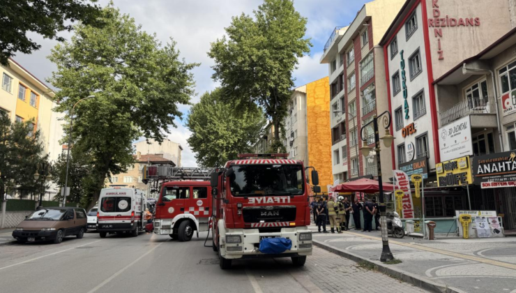Kütahya'da otel yangınında 10 kişi dumandan etkilendi