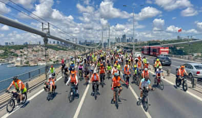 İstanbullular çevre ve trafik farkındalığı için Avrupa'dan Asya'ya pedal bastı