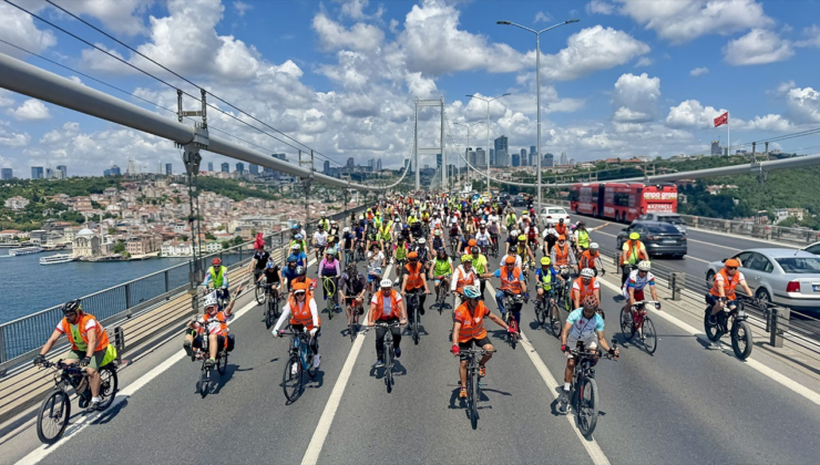 İstanbullular çevre ve trafik farkındalığı için Avrupa'dan Asya'ya pedal bastı