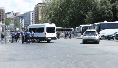Taksim Meydanı yaya girişine kapatıldı 