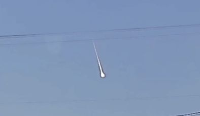 Eve gökten ateş topu düştü! 20 ton TNT'lik enerji…