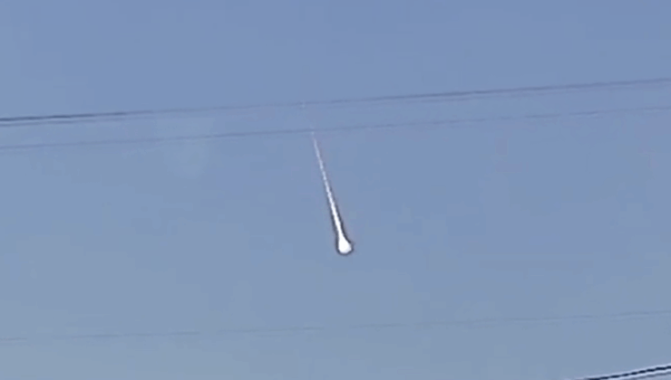 Eve gökten ateş topu düştü! 20 ton TNT'lik enerji…