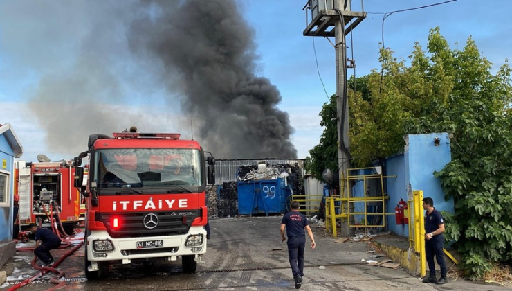 Alev alev yandı: Geri dönüşüm fabrikasında korkutan yangın