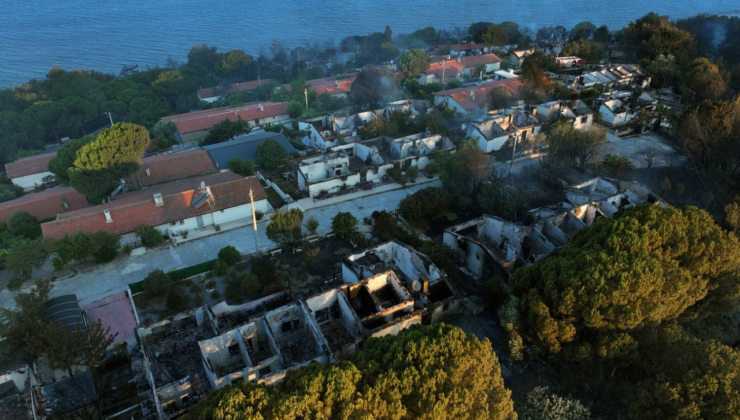 İzmir Seferihisar'daki yangında alevler yazlık siteye ulaştı: Bölge havadan görüntülendi