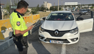 Polis noktasına çakar lamba yakarak giren sürücü ve araç sahibine 276 bin lira ceza