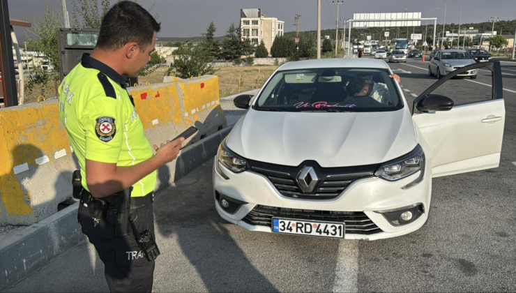 Polis noktasına çakar lamba yakarak giren sürücü ve araç sahibine 276 bin lira ceza
