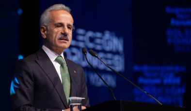 Bakan Yumaklı: Yapay zekayı en üst düzeyde kullanmak için çalışmalarımızı sürdürüyoruz