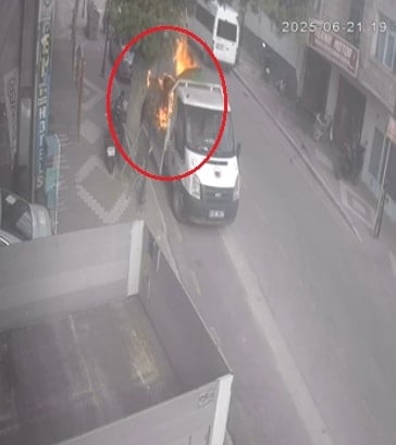 Kamyonetin kasasındaki jeneratör bir anda patladı! Tamirci alevler içinde kaldı