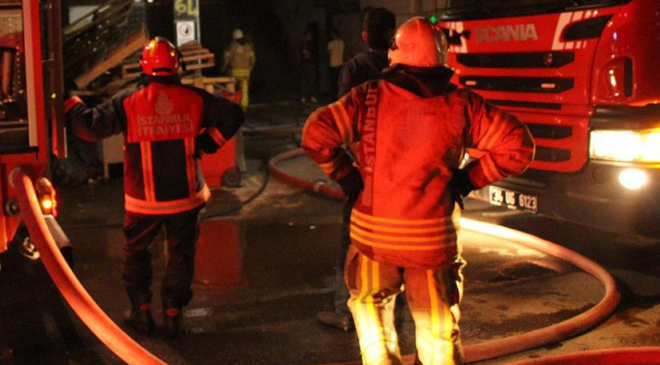 Silivri'de 5 katlı binada korkutan yangın