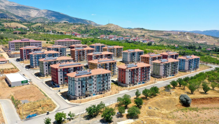 Depremzedeler bayramı yeni yuvalarında karşıladı